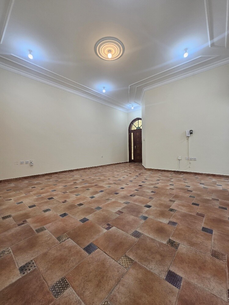 Ground floor villa for rent in Ain - 8