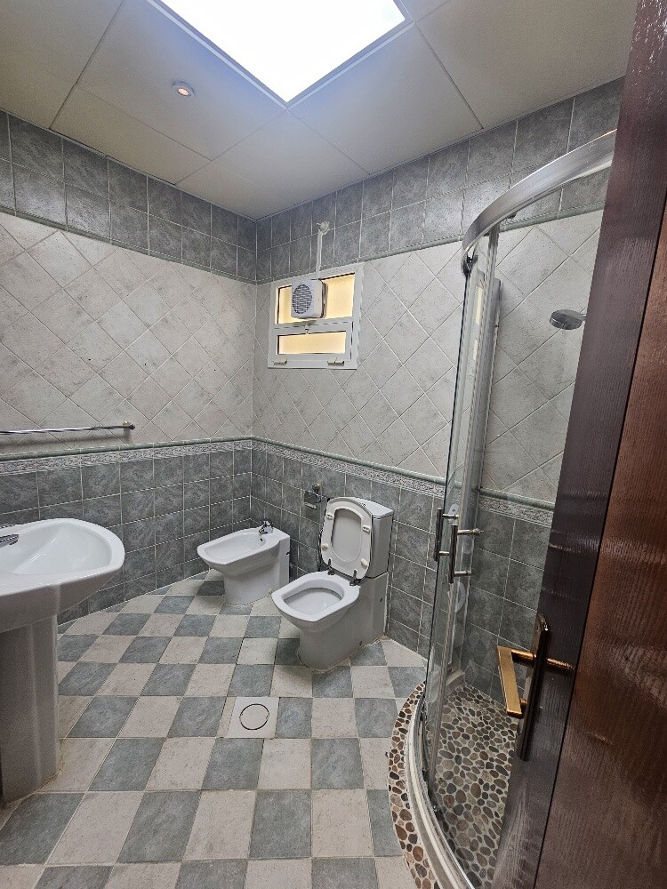 Ground floor villa for rent in Ain - 10