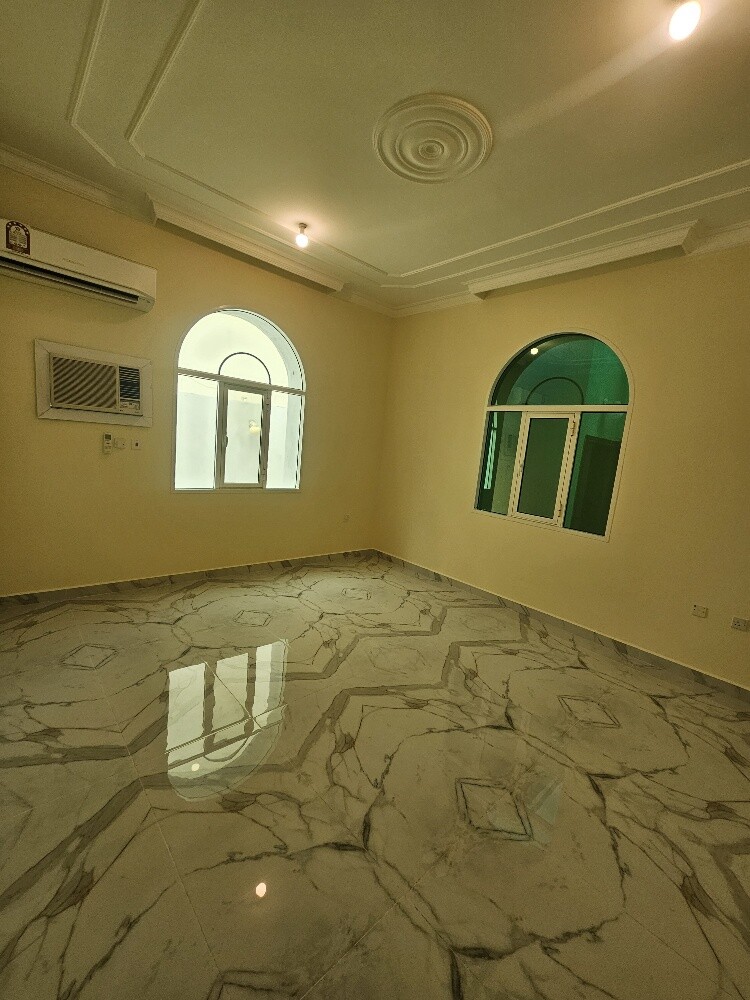 Ground floor villa for rent in Ain - 12