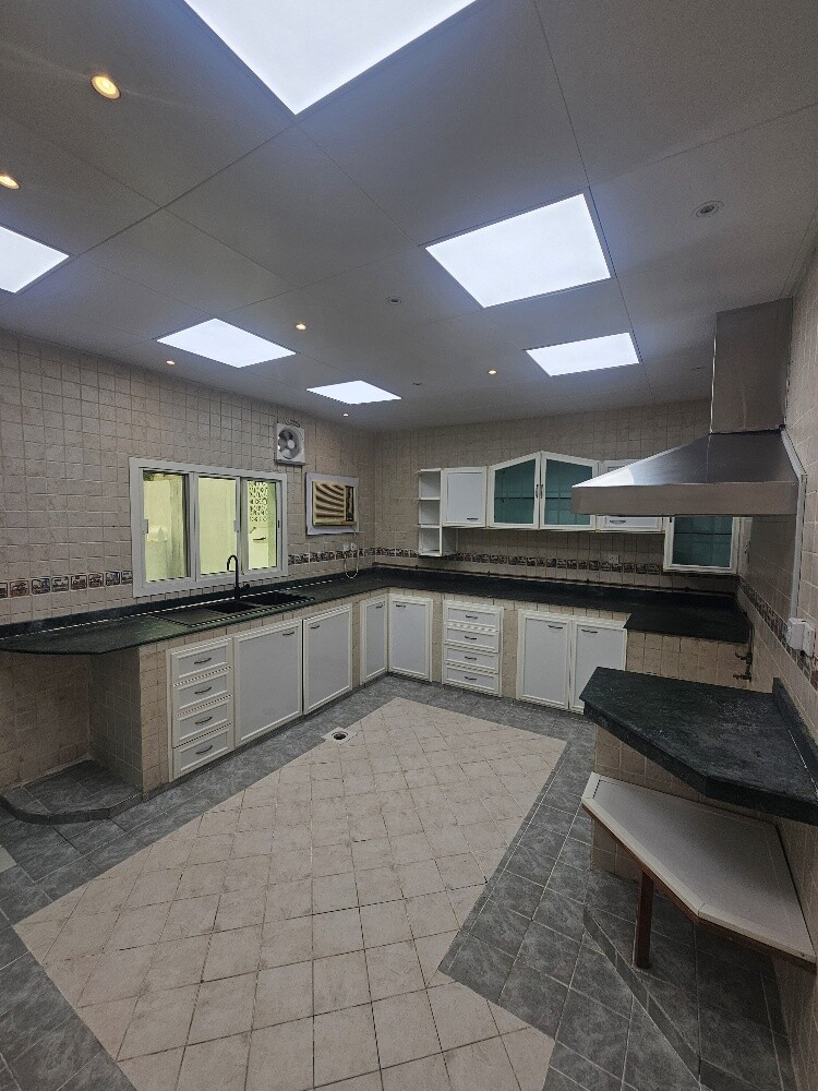 Ground floor villa for rent in Ain - 3