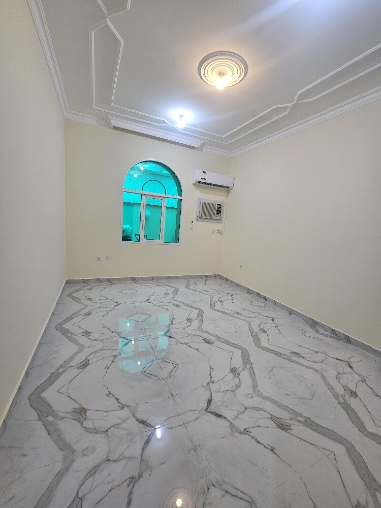 Ground floor villa for rent in Ain - 11