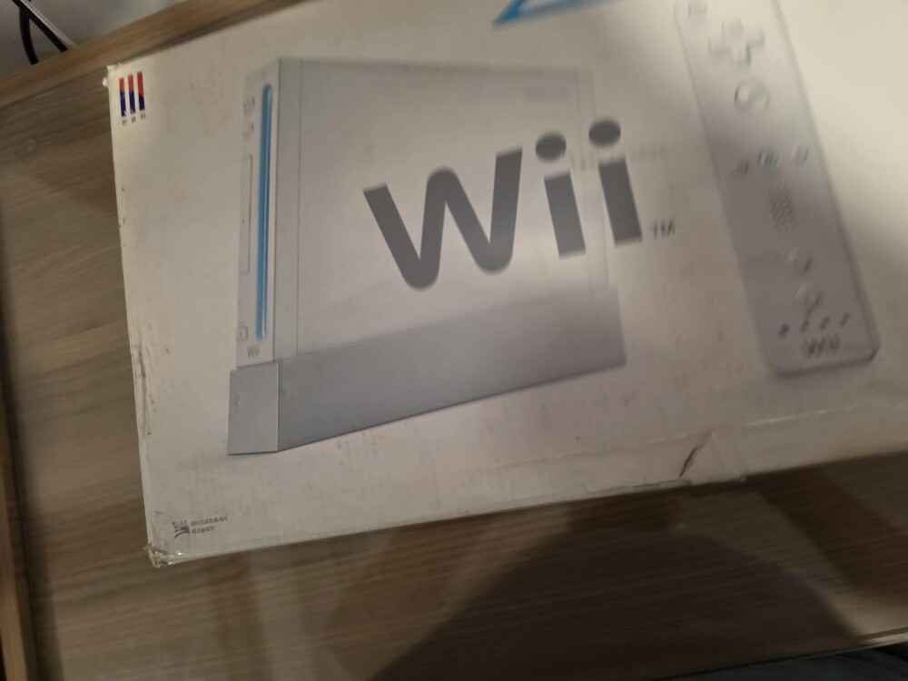 nintendo wii with box with games - 2