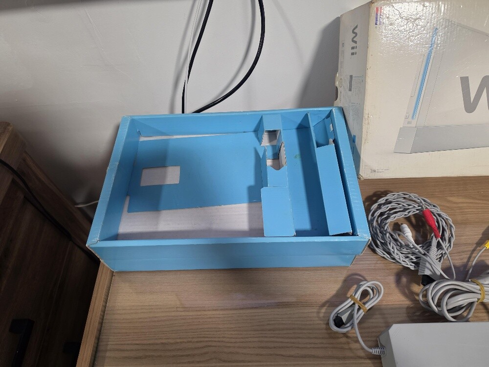 nintendo wii with box with games - 12