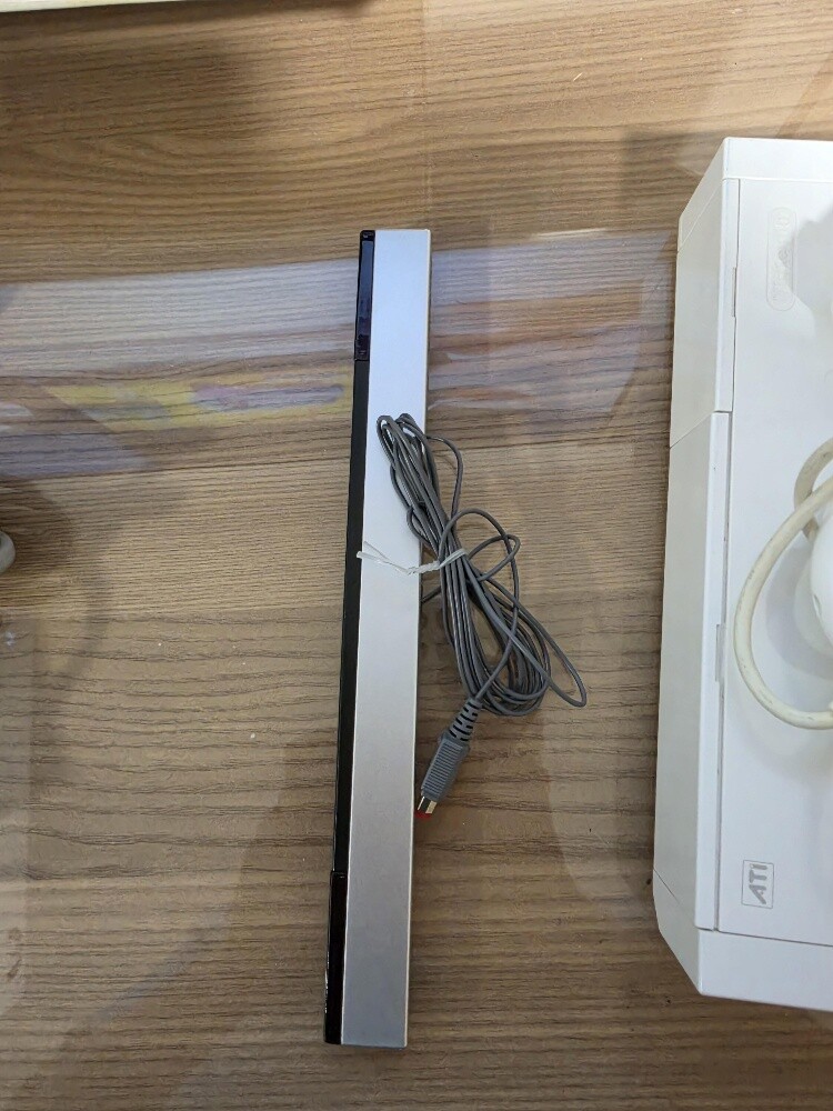 nintendo wii with box with games - 8