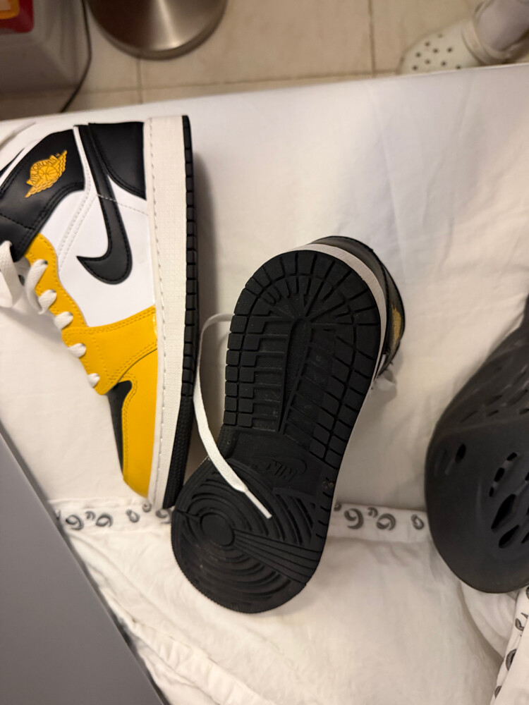 4 shoes for sale I give cheap price - 13