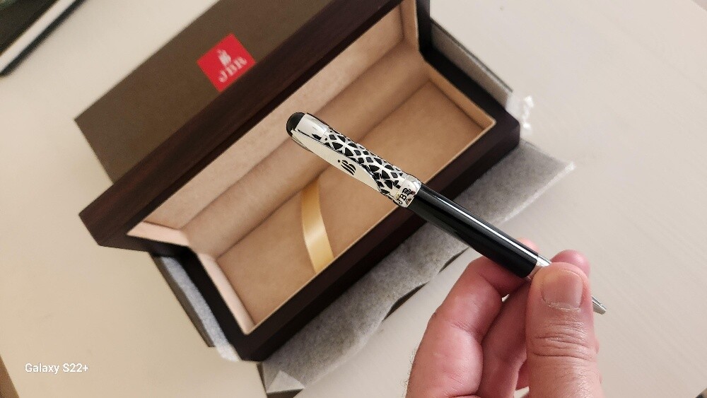Brand new JBR pen - 4