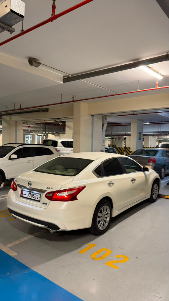 Nissan Altima - 4