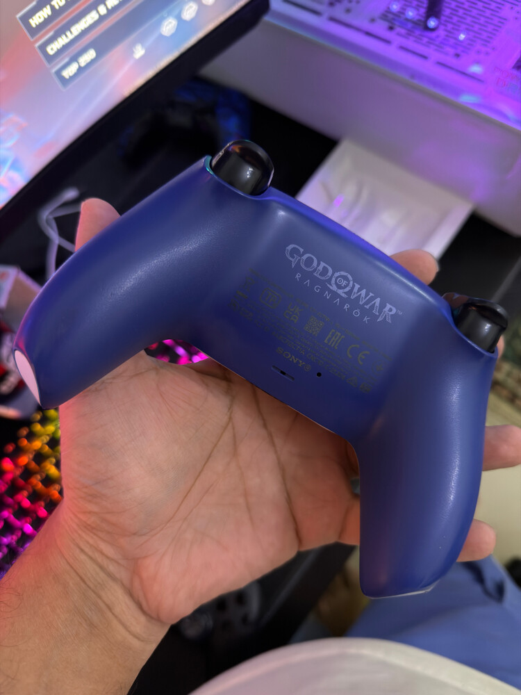 PS5 God of War Ragnarok controller - 4
