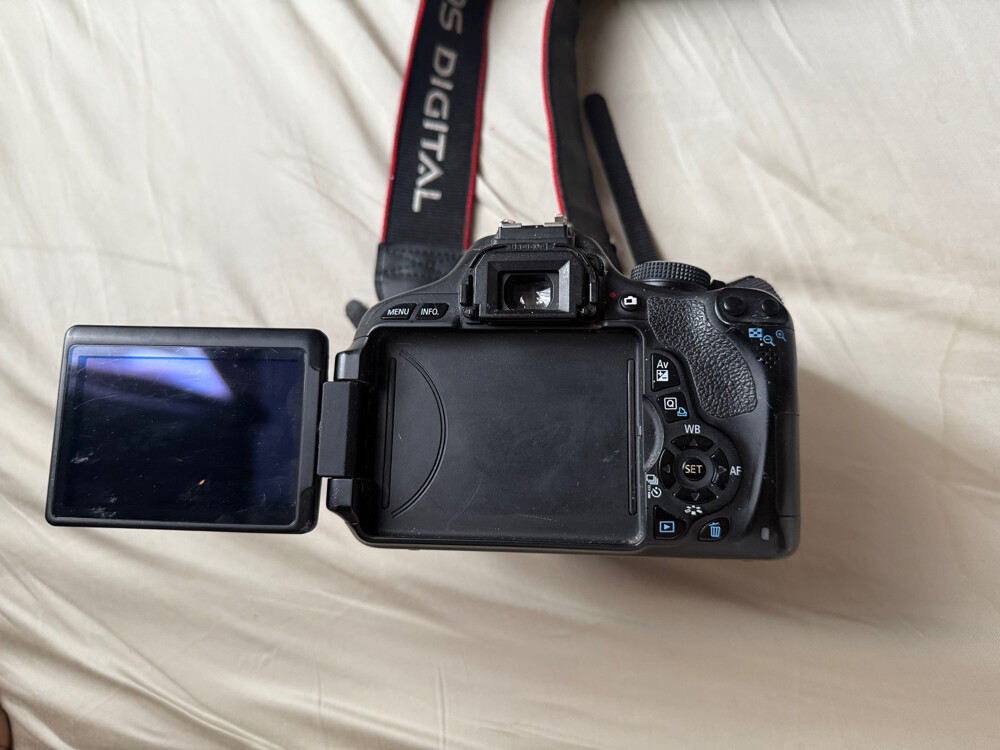 Canon EOS 600D - 3