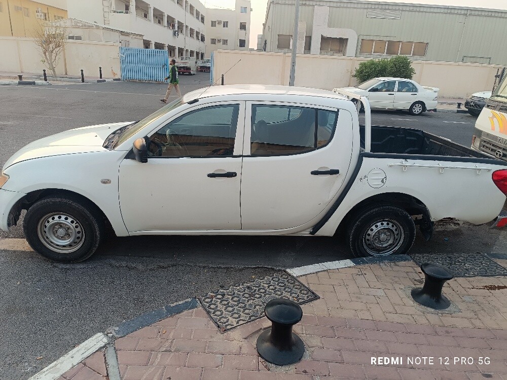 Mitsubishi pickup in good condition - 4