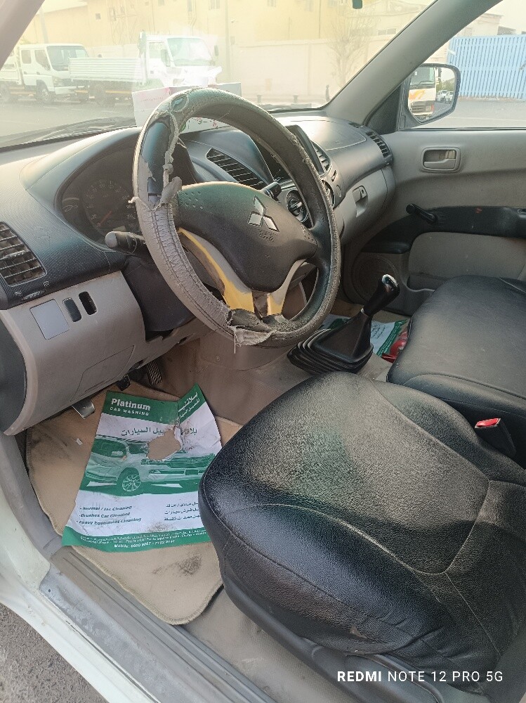 Mitsubishi pickup in good condition - 8