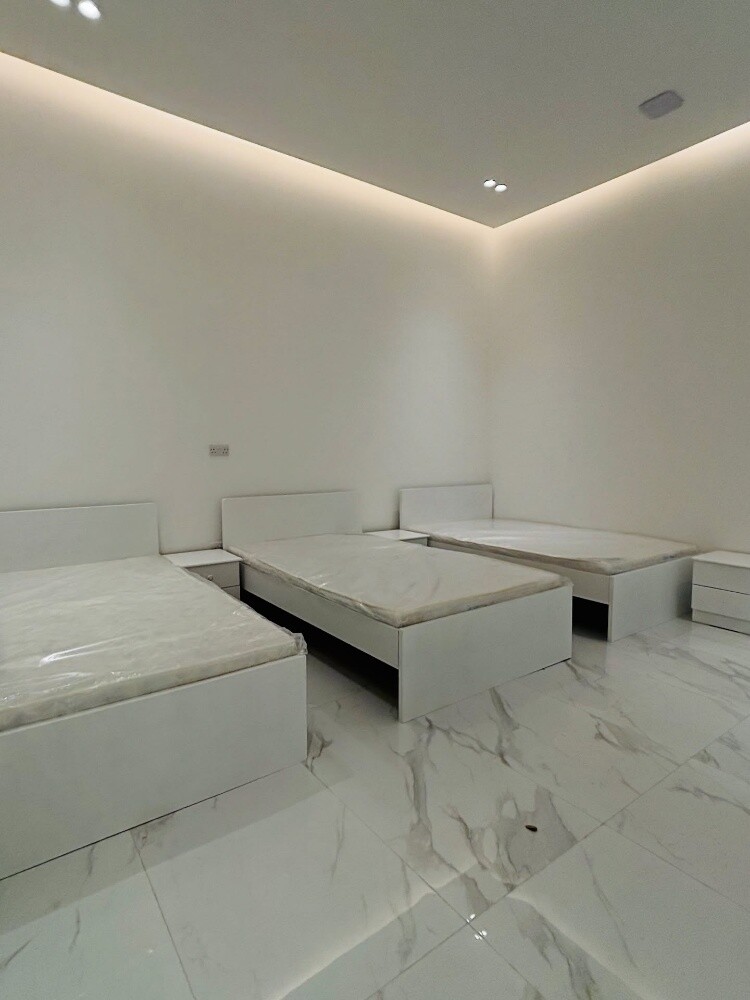 Bed or mattress available - 3