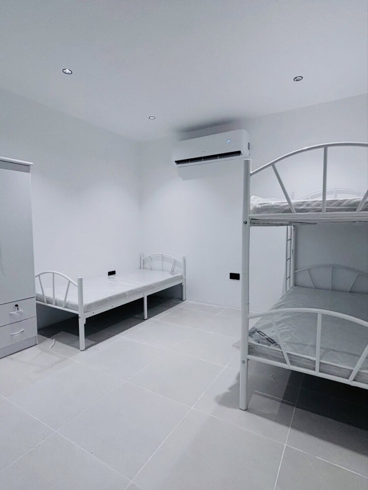 Bunk bed or mattress available - 3