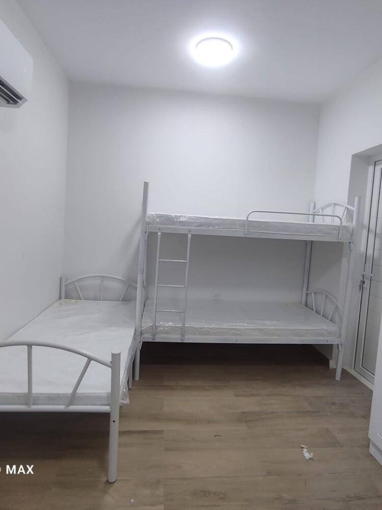 Bunk bed or mattress available - 8
