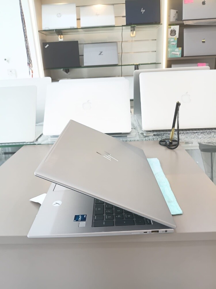 HP zbook Firefly G10- 10 core - 2