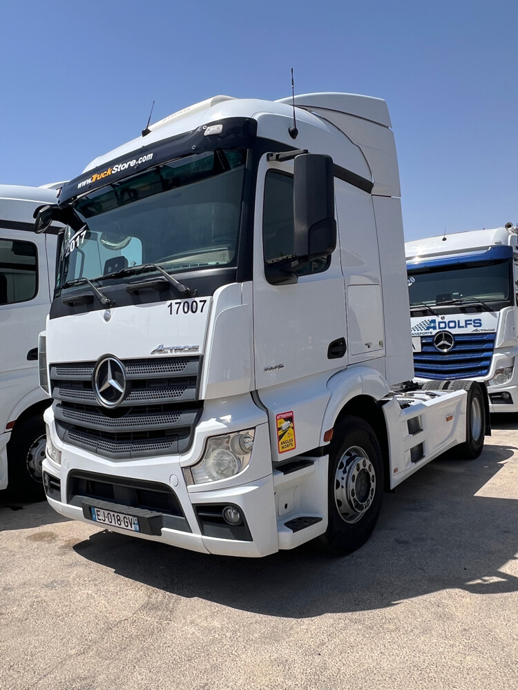 MERCEDES 2017 - 13