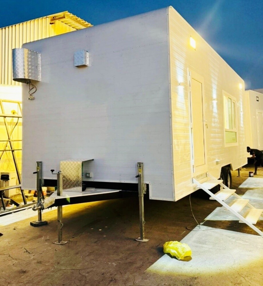 Caravan toilet kitchen - 1