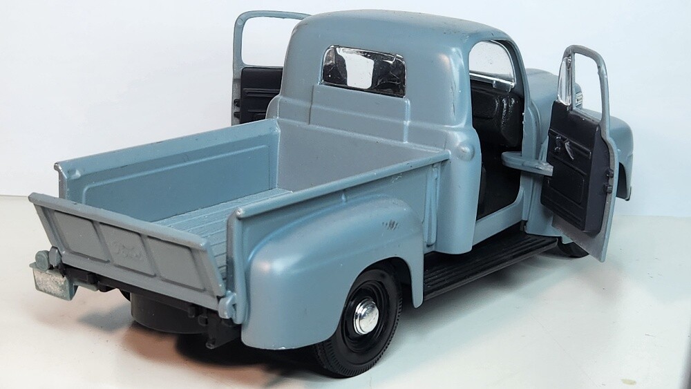 Ford F1 1984 pick up- Maisto - 3