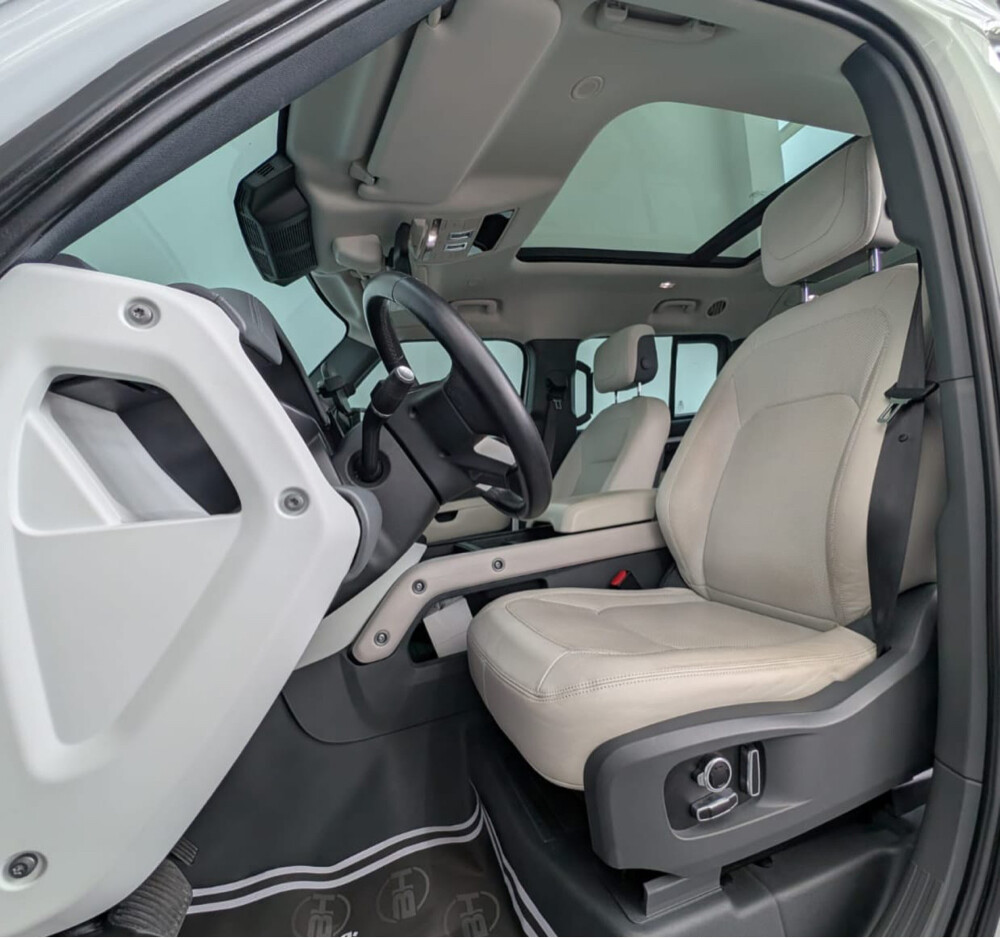 2023 Land Rover Defender 130 - 8