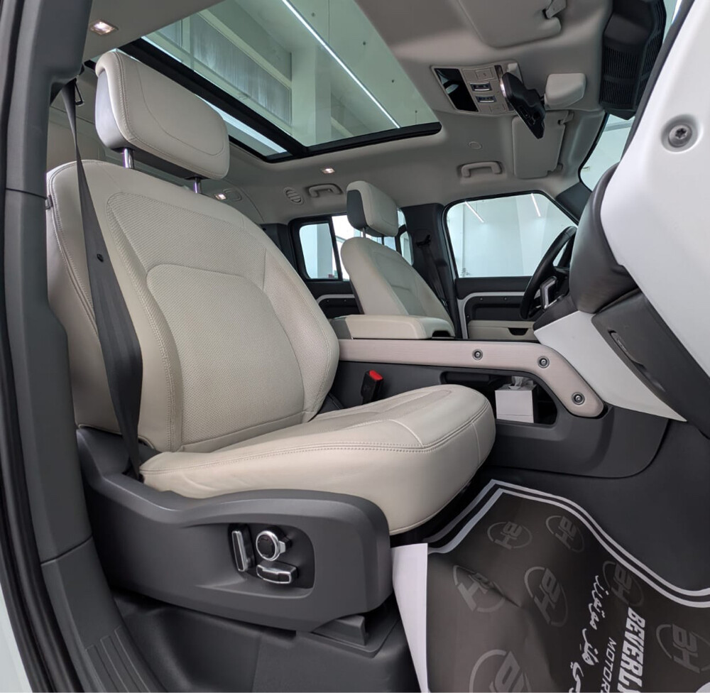 2023 Land Rover Defender 130 - 10