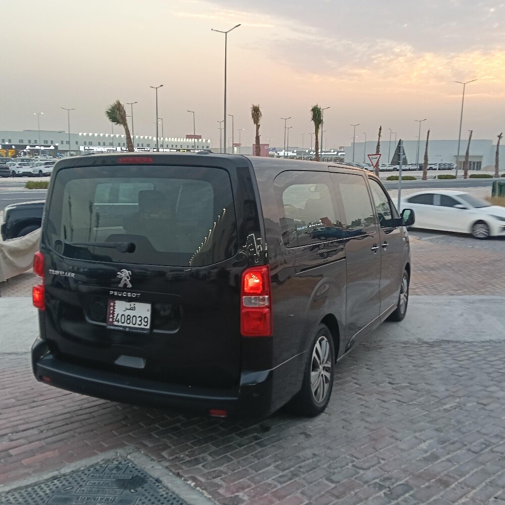 بيجو فان 2022 اسود - 6