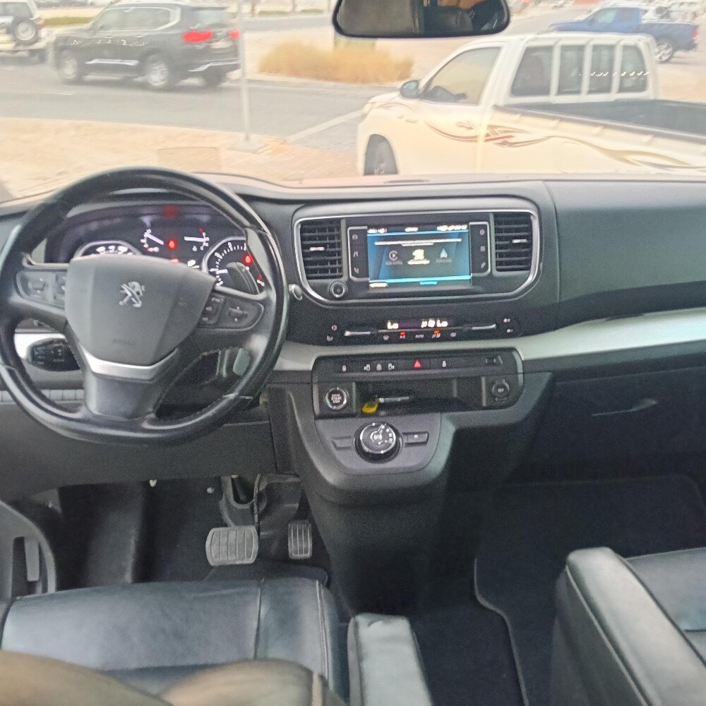 بيجو فان 2022 اسود - 9