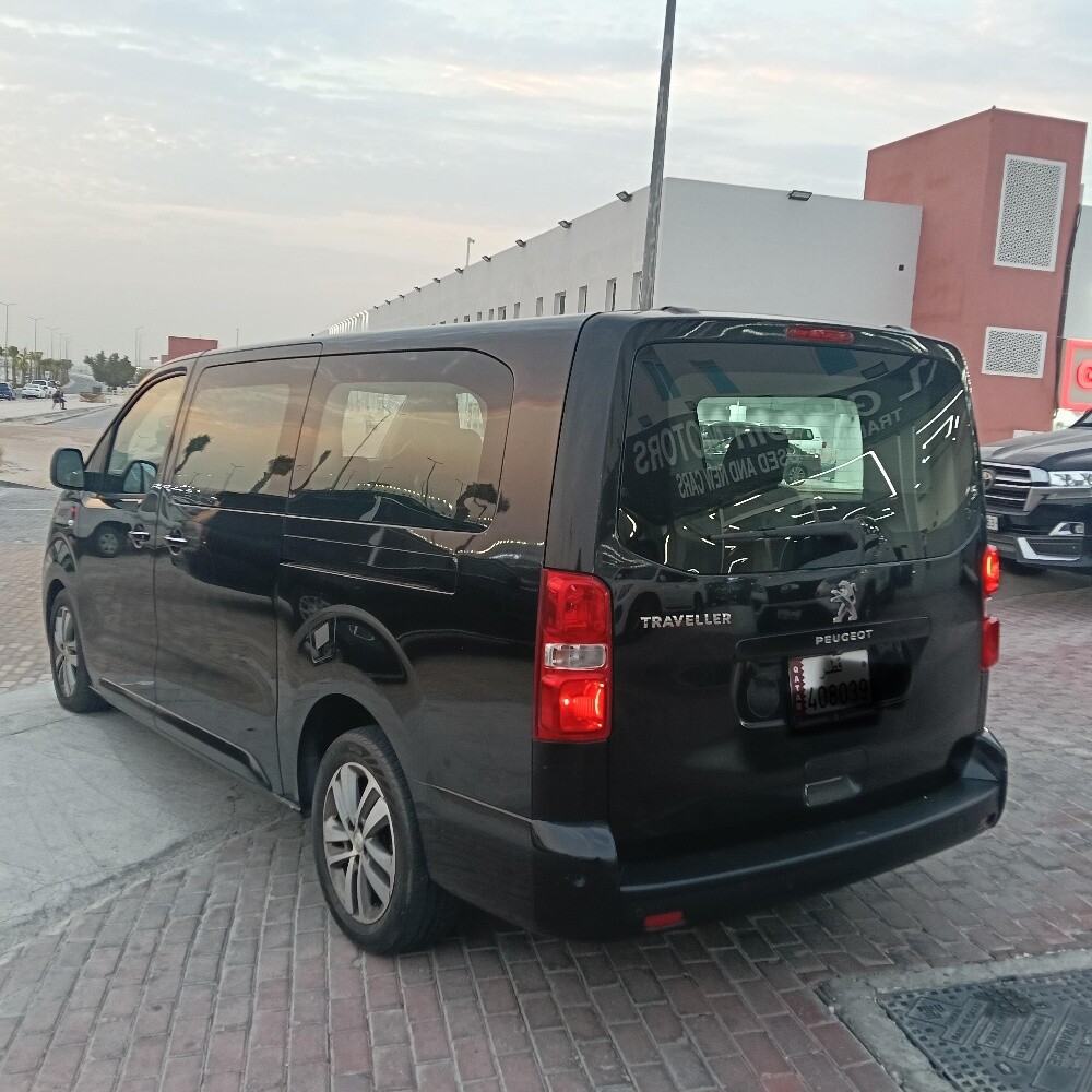 بيجو فان 2022 اسود - 4
