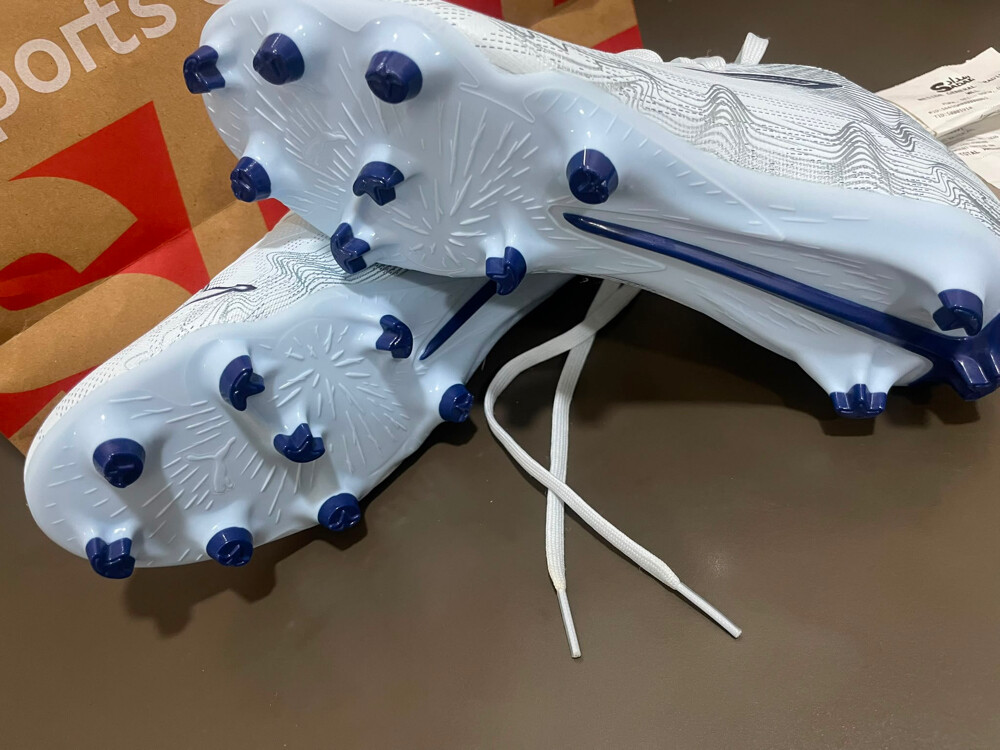 Puma soccer shoes   - 2