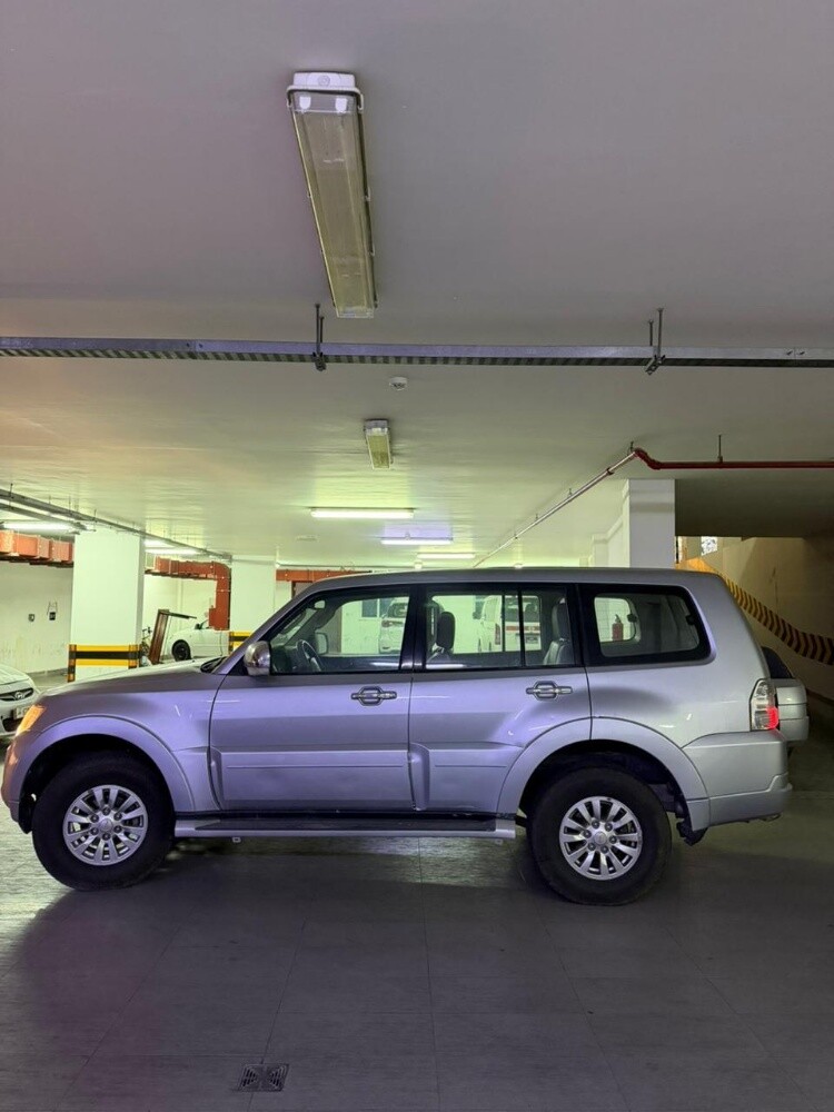 2014 Mitsubishi Pajero GLS - 2