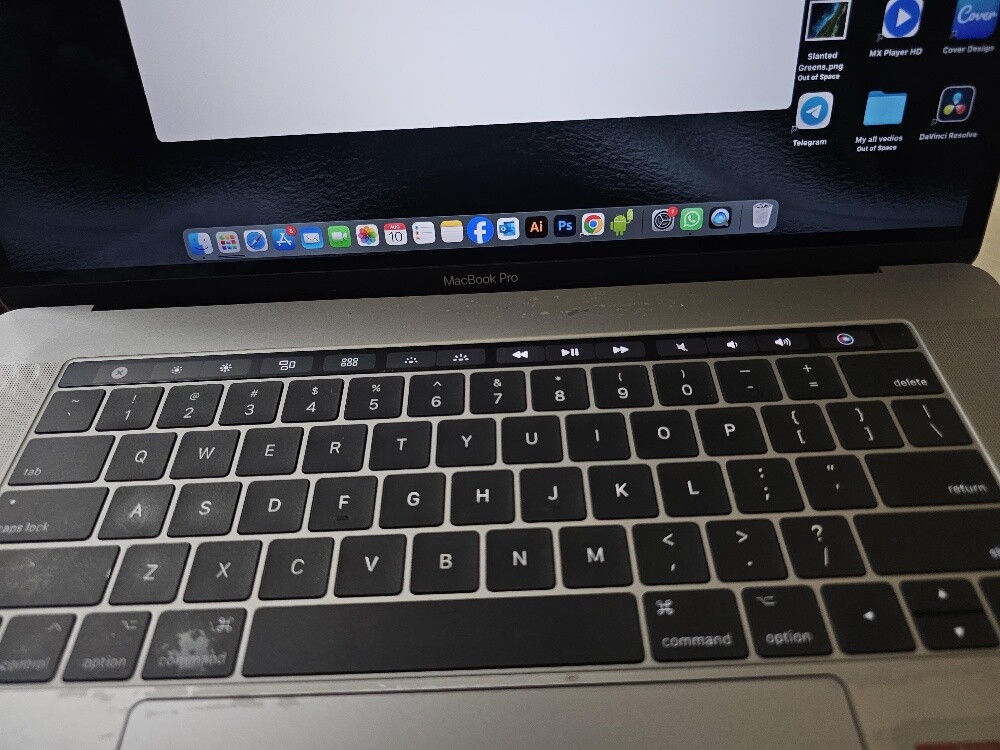 MacBook Pro

15-inch, 2017 - 7
