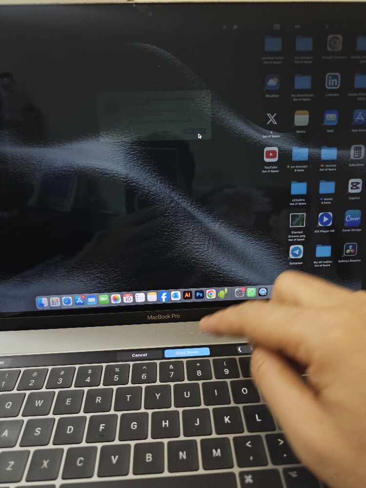 MacBook Pro

15-inch, 2017 - 9