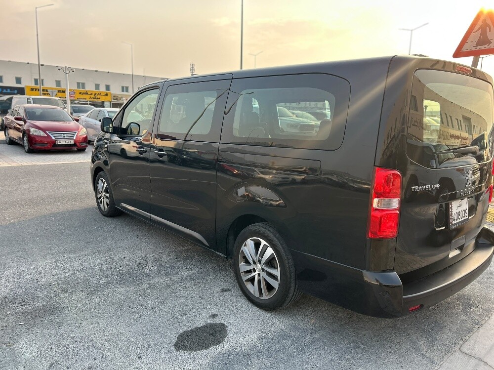 بيجو فان 2022 اسود - 6