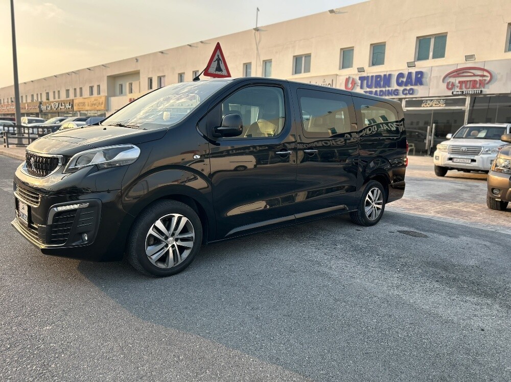 بيجو فان 2022 اسود - 3