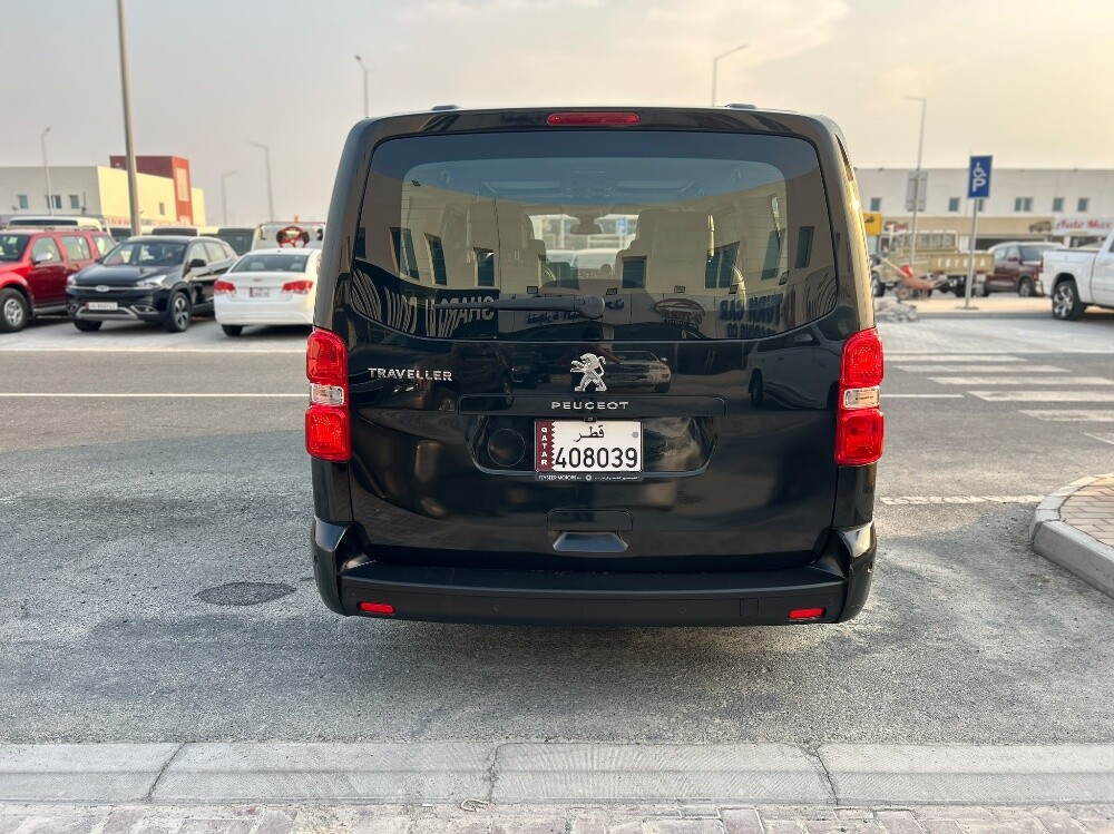 بيجو فان 2022 اسود - 8