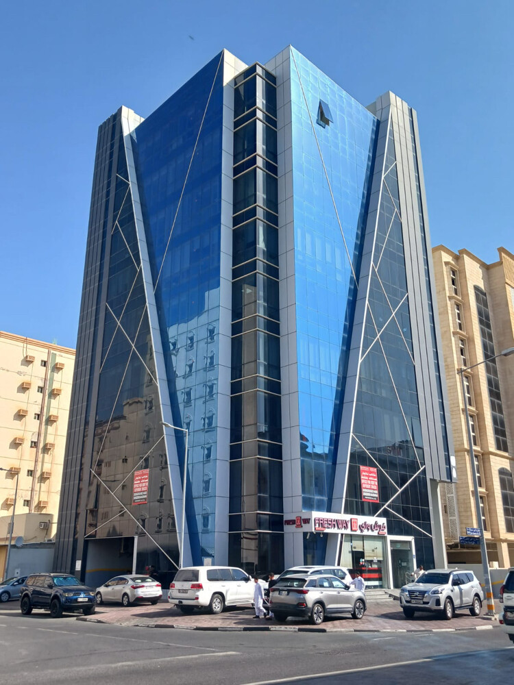 مكتب للايجار بالمنتزه  - 1