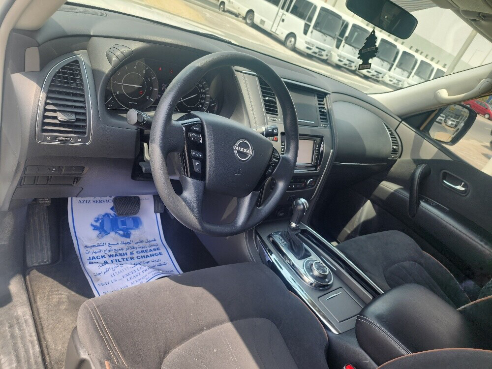 Nissan XE 2022 white - 8