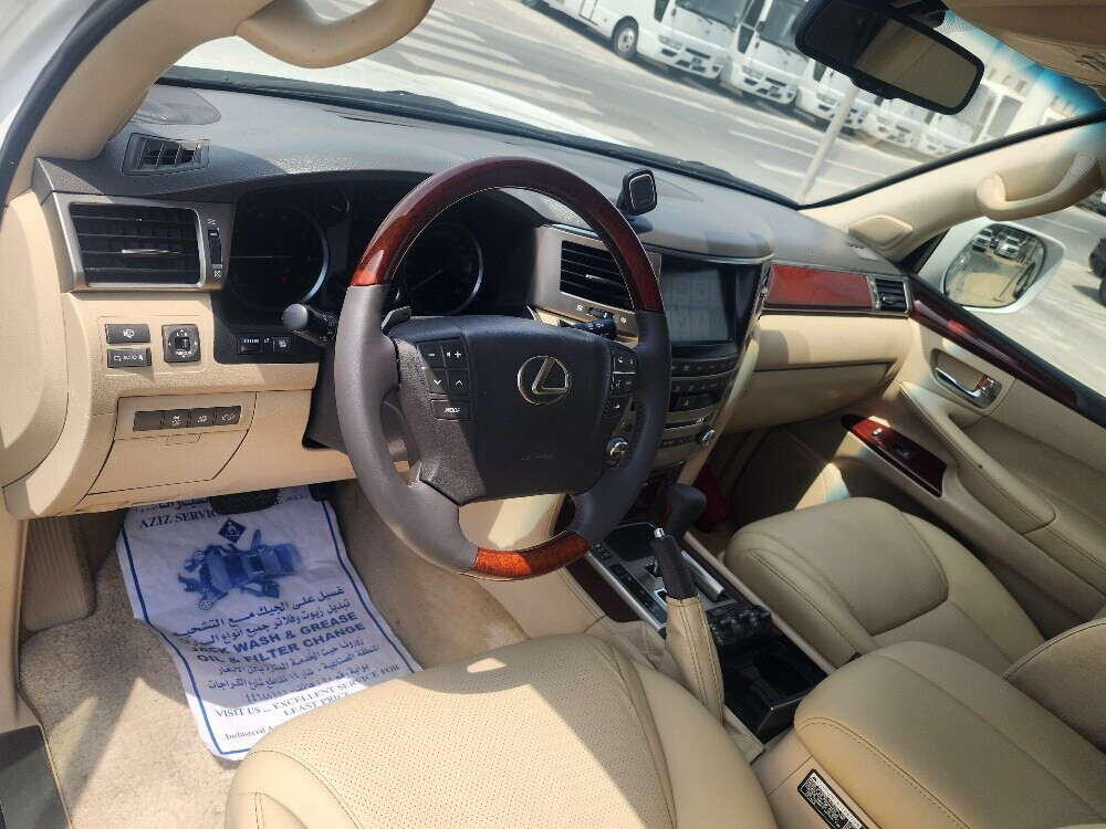 Lexus 2014 White  - 3