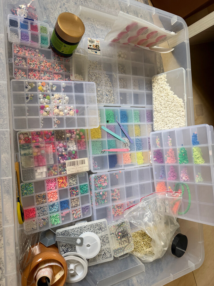 beads with containers and box - 1