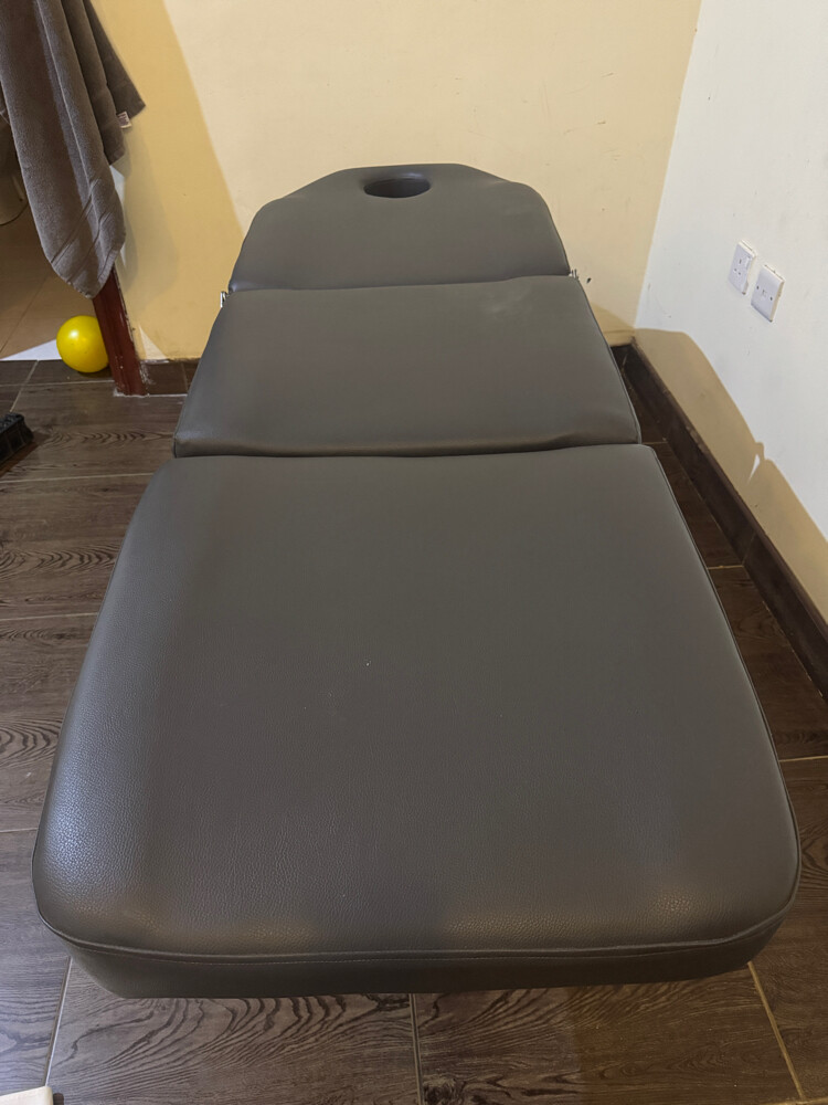 Leather bed for massage - 3