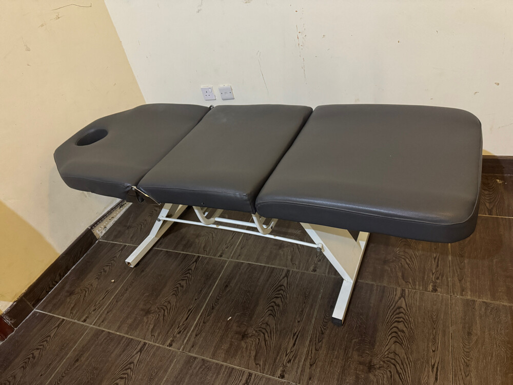 Leather bed for massage - 2