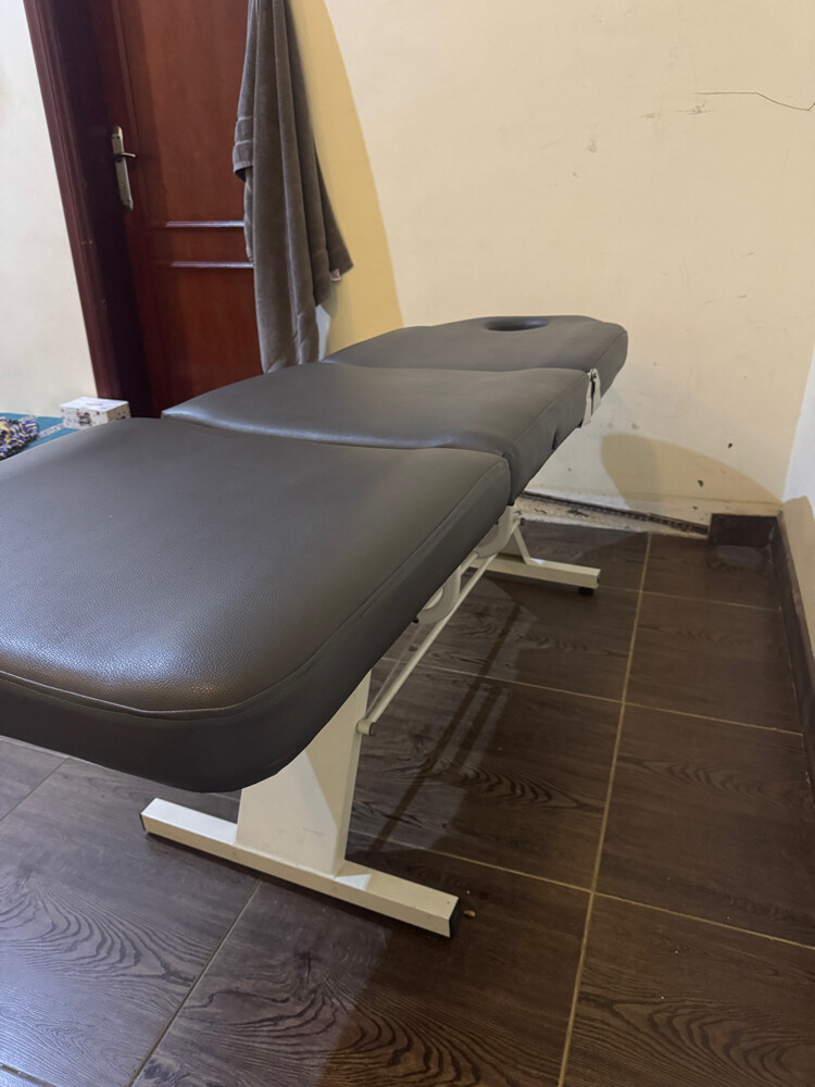 Leather bed for massage - 4