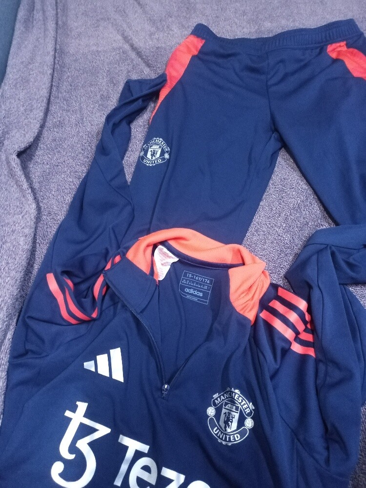 MANCHESTER UNITED - 3