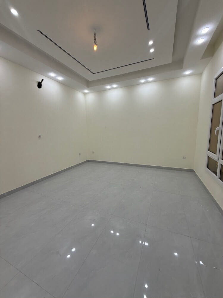 الخيسة للبيع فيلا جديدة 551 م - 2