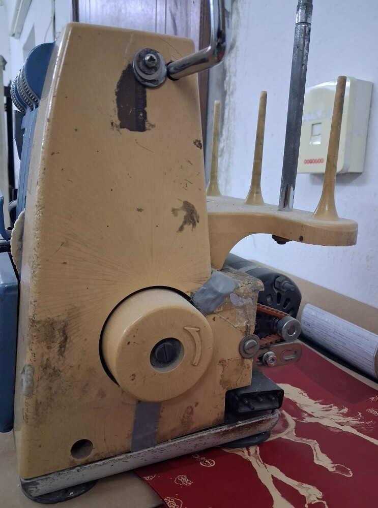 Overlock machine / serger - 3