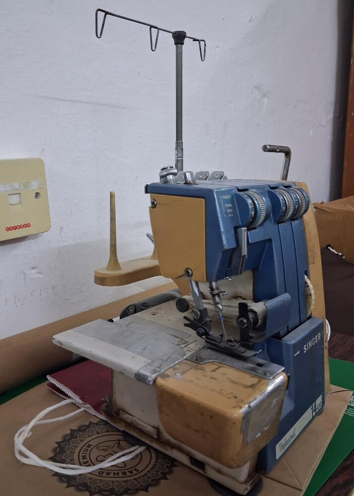 Overlock machine / serger - 4