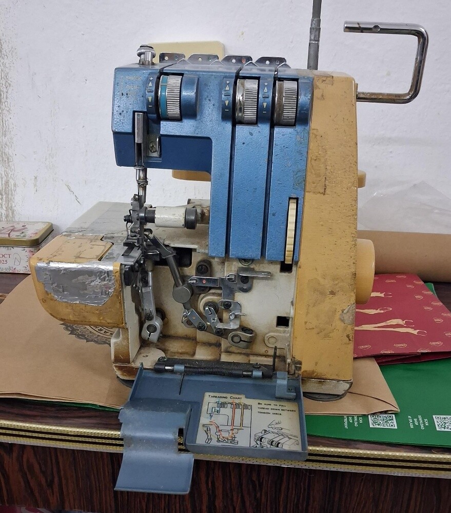 Overlock machine / serger - 2