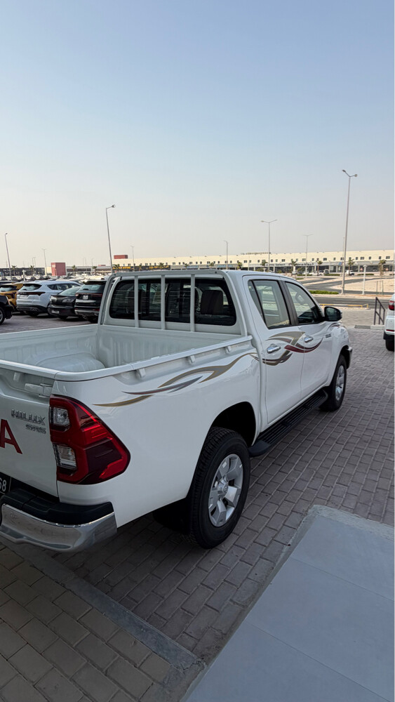 Toyota Hilux Double Cab - 3