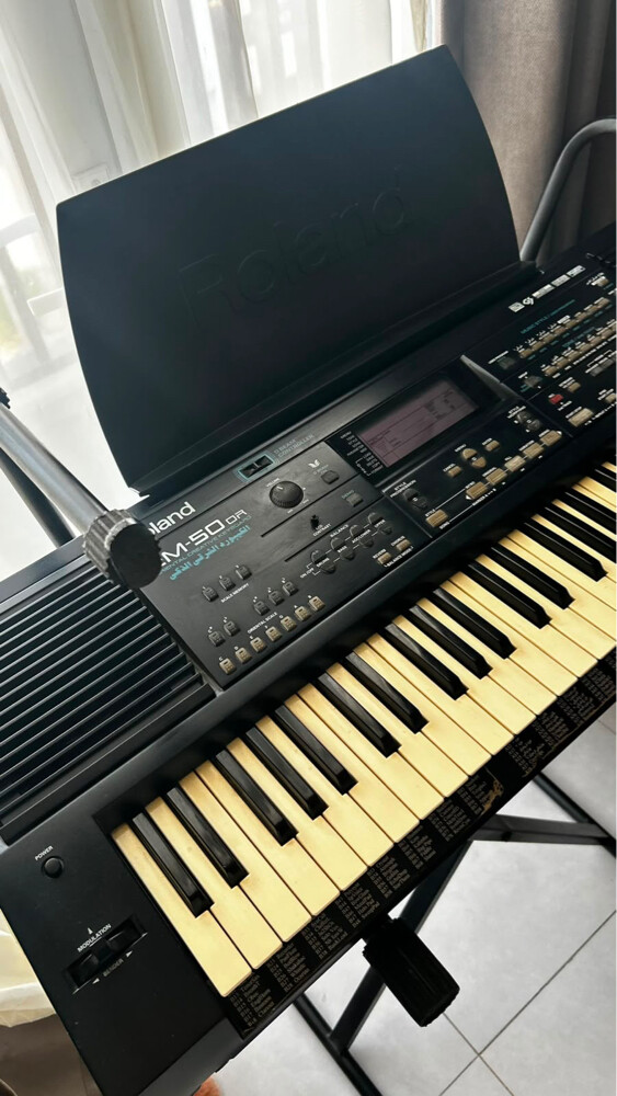 Roland EM-50 Keyboard with Stand - 4