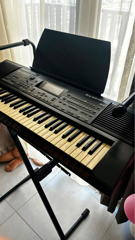 Roland EM-50 Keyboard with Stand - 1