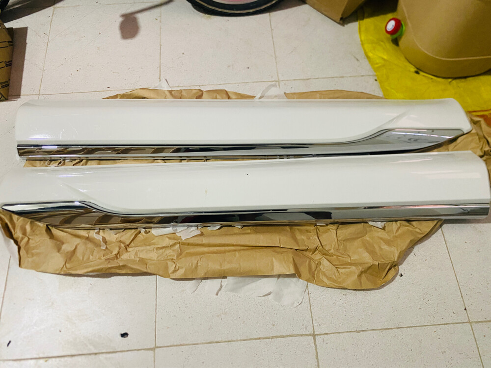 Side Door Moulding / Lower Door Tri - 1